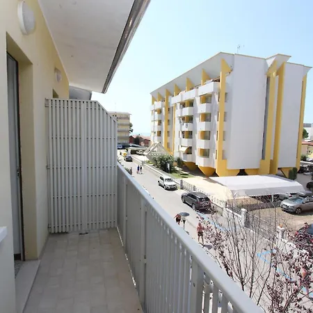 Cozy Flat 80mt From The Apartmán Bibione